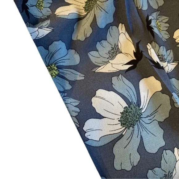 LOFT Outlet Pleated Soft Shorts in Blue Florals Size 0 — SO PRETTY!!! - Picture 8 of 11